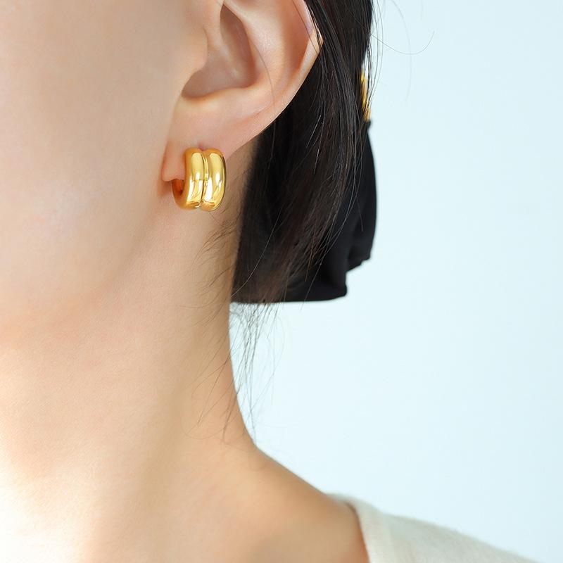 European Retro C-Shaped Double-Layer Hoop Earrings for Women, Titanium Steel, 18K Gold-Plated, Fade-Resistant.