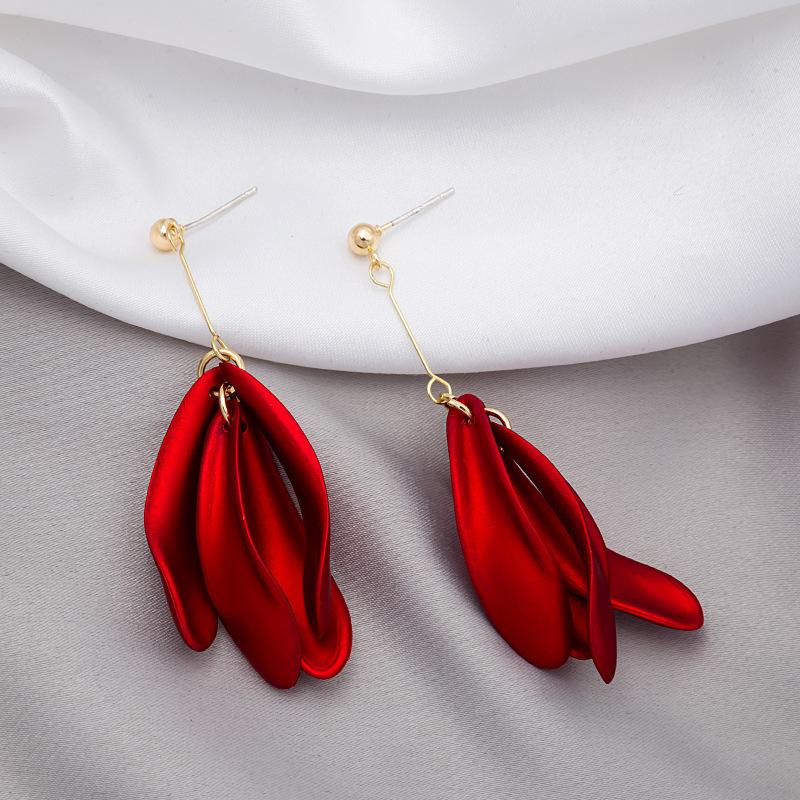 

Элегантные длинные серьги с кисточками из красных лепестков для вечеринки красный
