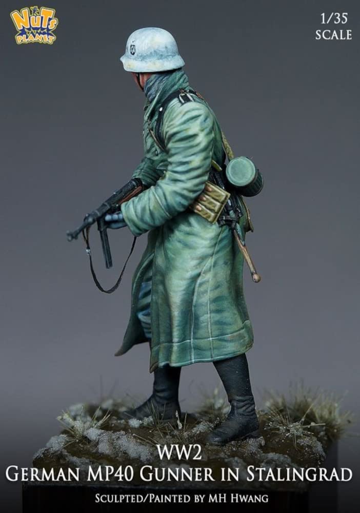 Nuts Planet 1/35 WWII German Wehrmacht Non-Commissioned Officer in Coat Holding MP40, Stalingrad Resin Kit NP-35007 Molded Color