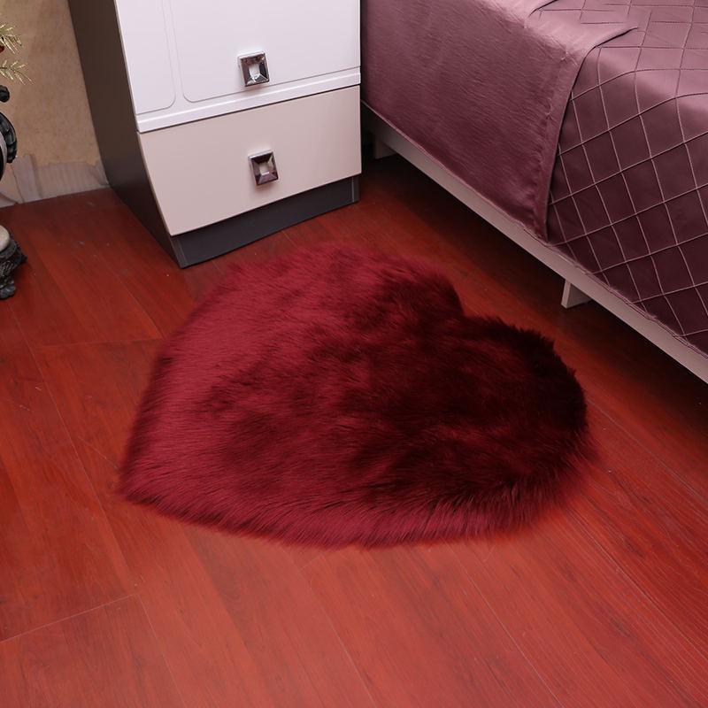 Imitation Australian Wool Heart-Shaped Carpet Plush Cushion