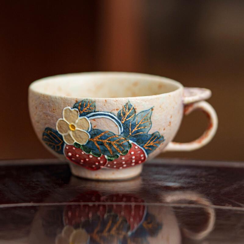 Керамическая чайная чашка Fanshun Flint Red с ручной росписью клубники