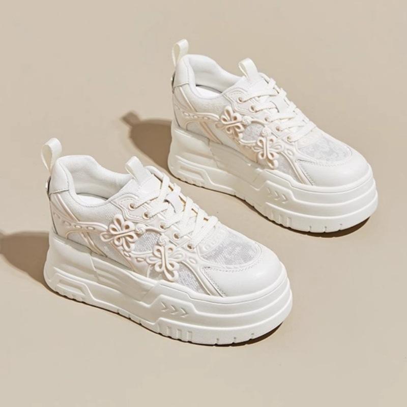 

Модные дышащие сетчатые кроссовки на платформе 2025 лето новинка увеличивающие рост мягкие кожаные кеды маффин повседневные маленькие белые туфли 40