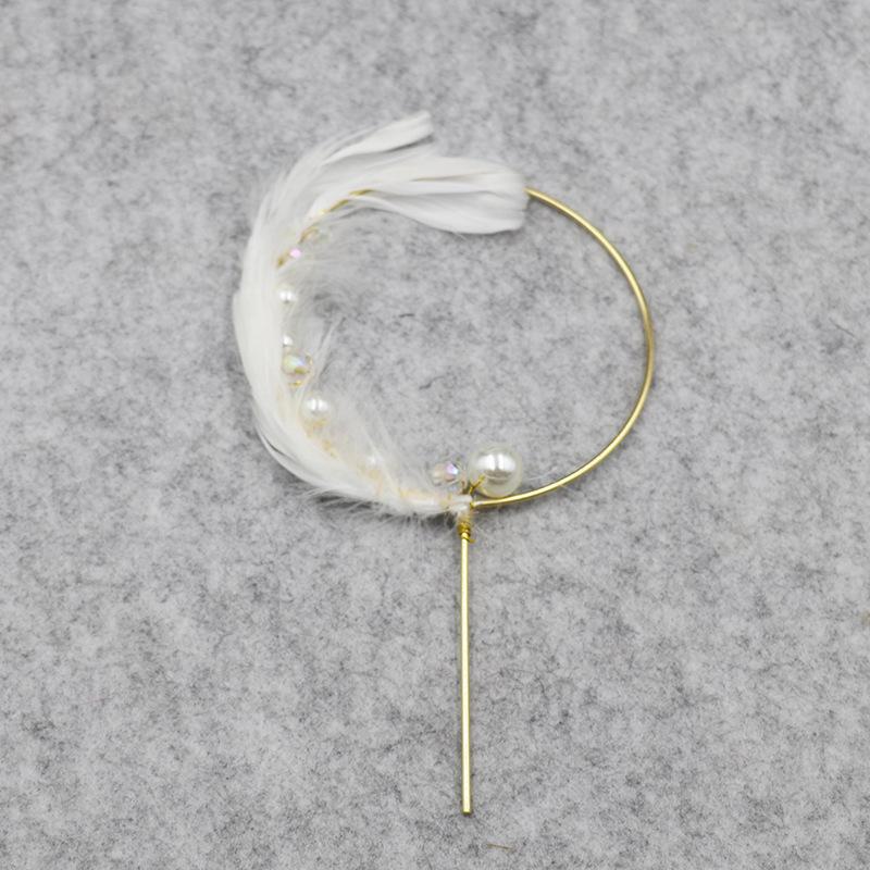 Queen Crown Cake Decoration with Lace, Pearls, and Baby's Breath for Birthdays