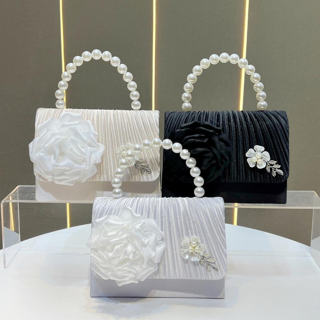 Borsa a mano da sera per ricevimento - Piccola borsa a tracolla Chloé con fiore di perle - Una borsa di nicchia