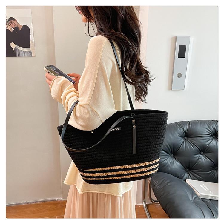 Literary Woven Bag New Large-capacity Woven Portable Holiday Wind Beach Bag Women