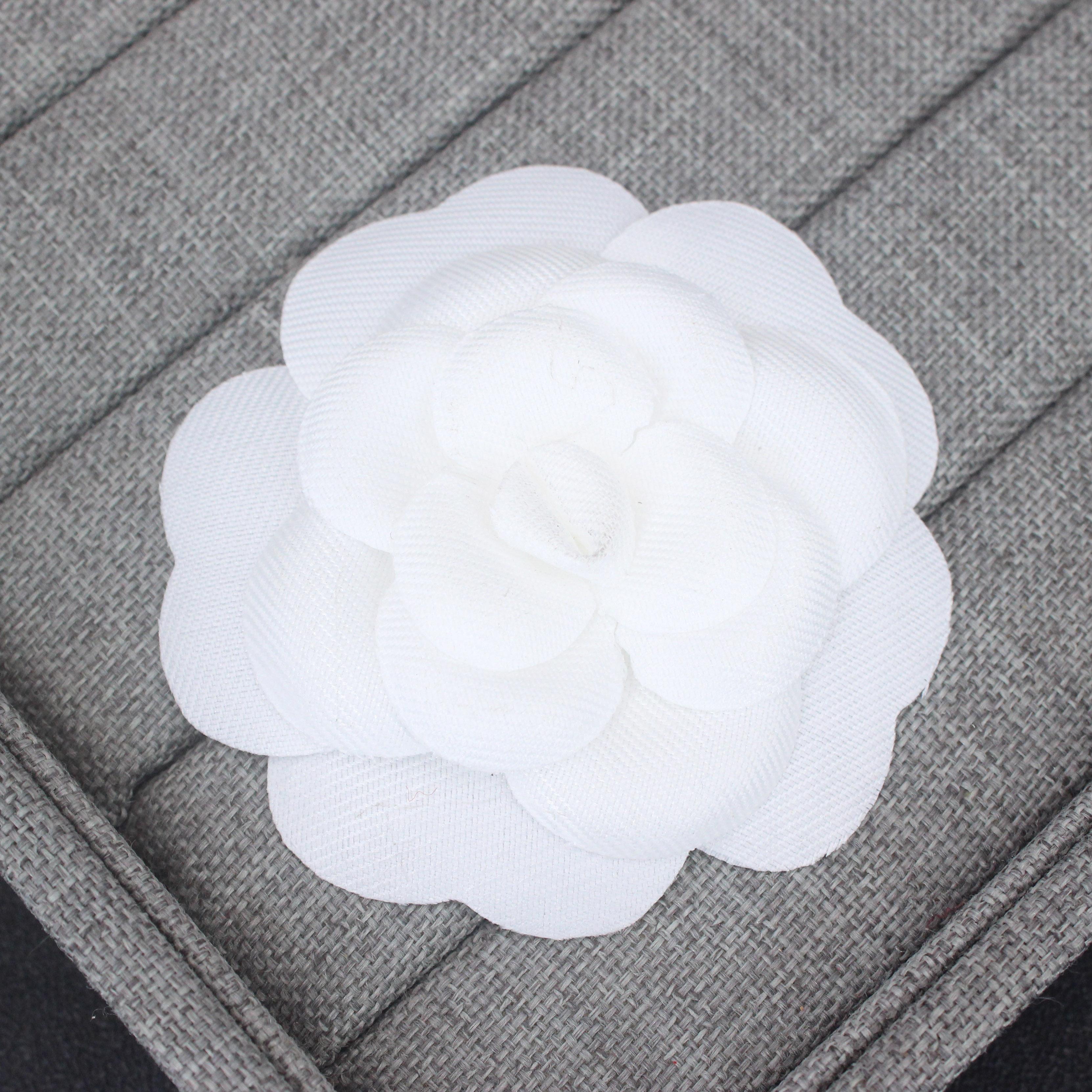 Luxury Black White Fabric Camellia Flower Brooches for Woman Big Size Rose Brooch Pins Dress Shirt Fashion Accessories Dropship