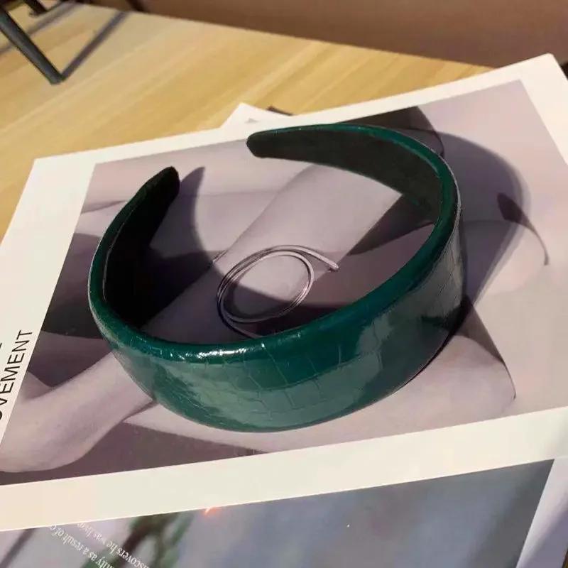 Nueva Diadema Brillante de Cuero PU Patrón Imitación Cocodrilo para Mujer Simple Ancha Lateral Moda Envoltura para la Cabeza Accesorios para el Cabello con Perlas Regalo