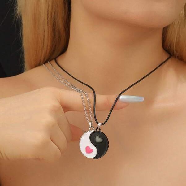 Glowing Heart Pendant Couple Necklace Set Valentine's Day Gift with Tai Chi Design for Friends