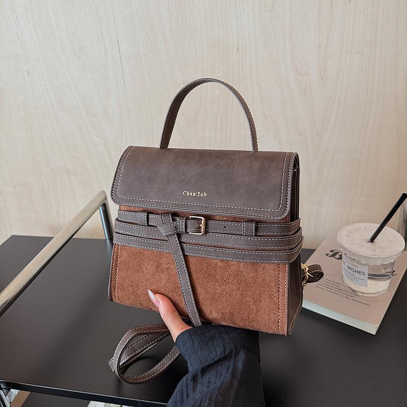 

Стильный, простой и универсальный новый рюкзак 2025 года в стиле ретро большой вместимости, женский рюкзак для путешествий высокого класса нишевого дизайна коричневый