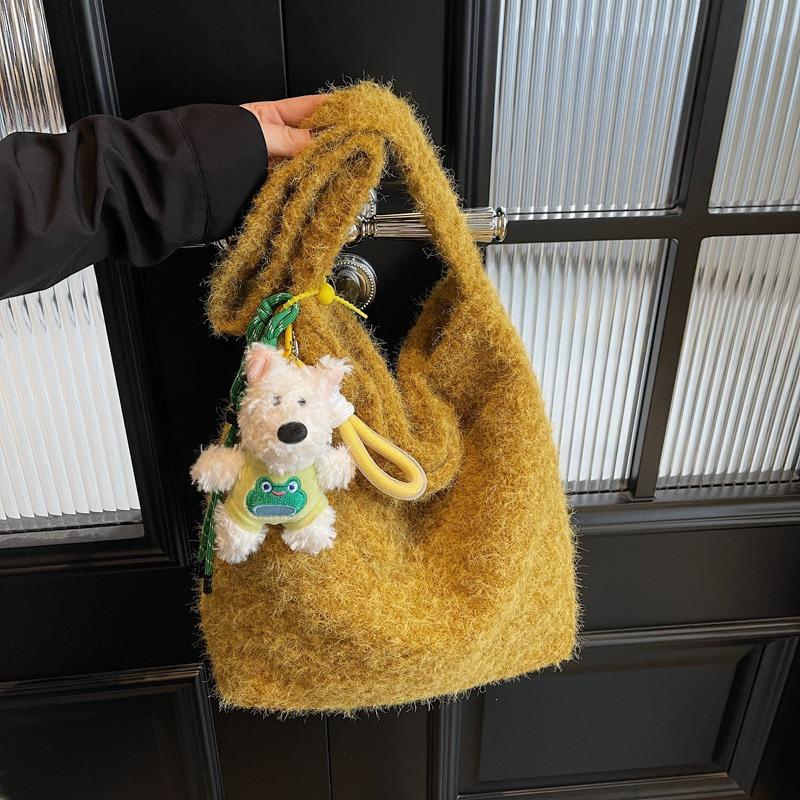 Autumn and winter woolen messenger bag women's new fashion bucket bag casual simple shoulder bag plush bag