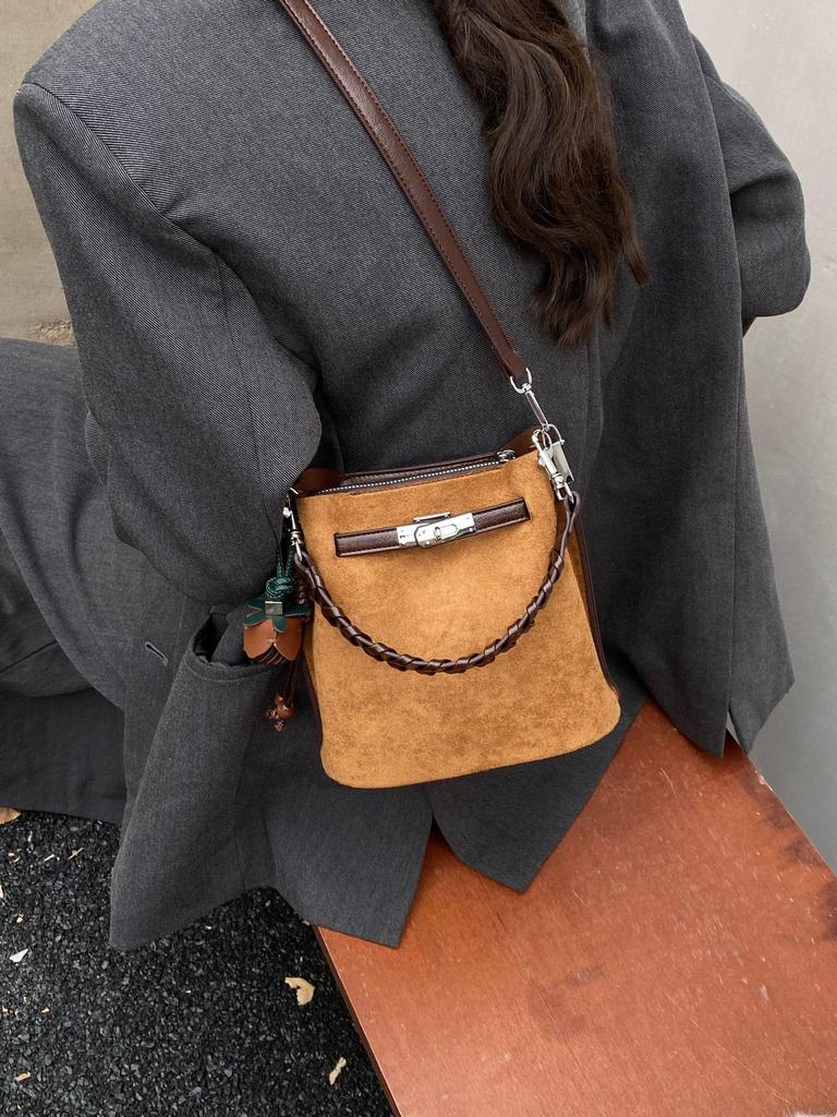 Damska retro tkana torebka crossbody typu bucket - styl europejski i amerykański, torebka casualowa high-end na jedno ramię pod pachę