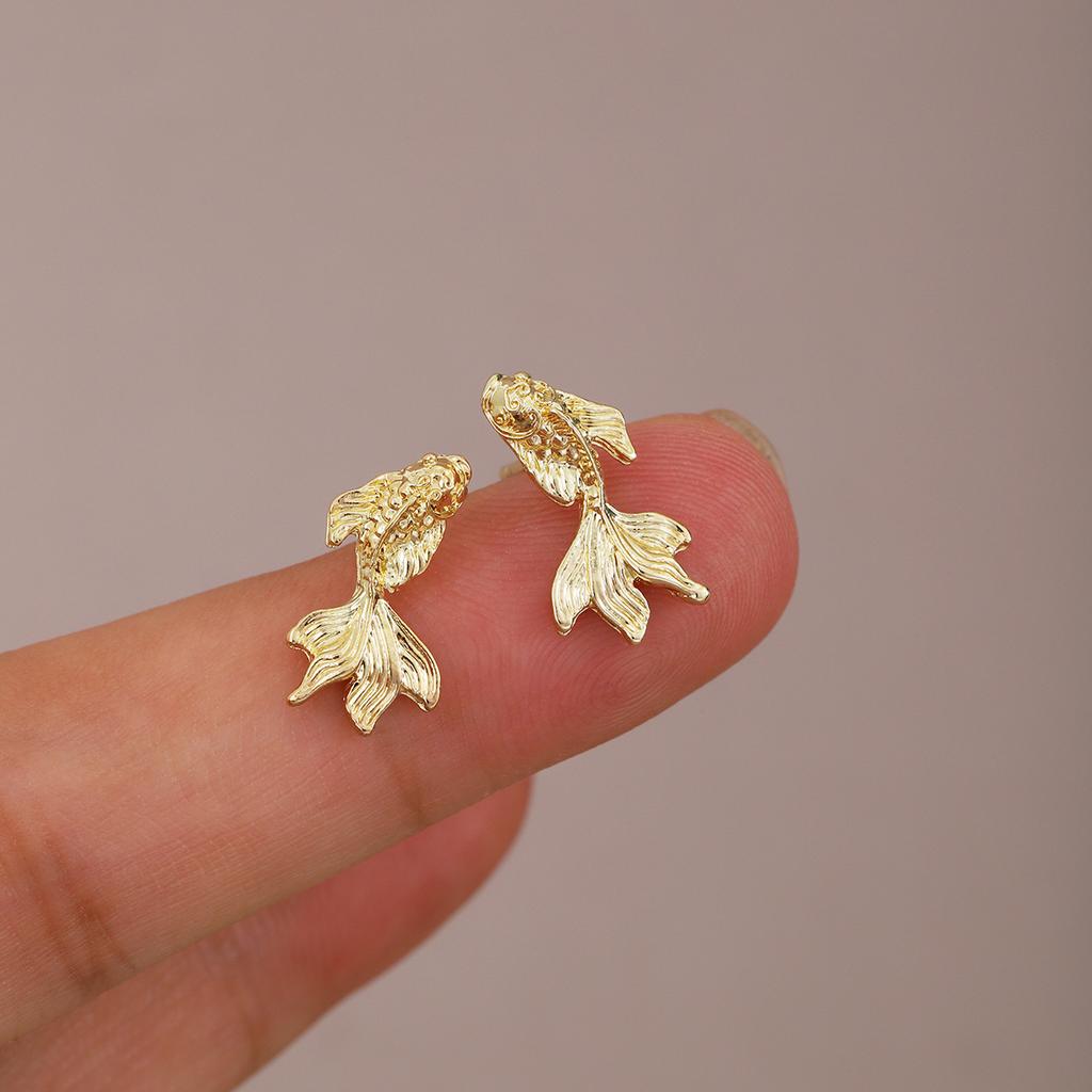 Simple Personality Small Koi Stud Earrings, High-End Mini Metal Wind Goldfish Earrings