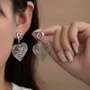 Modische Hohl-Liebesanhänger-Ohrringe Leichter Luxus High-End-Ohrringe Retro Nischen-Modeschmuck-Ohrringe