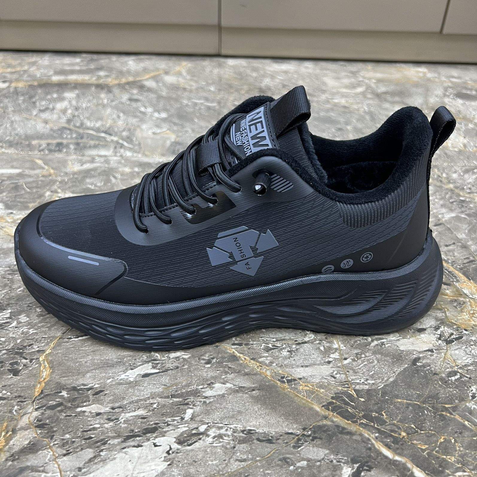 

Зимняя бархатная мужская обувь новая хлопковая обувь модная универсальная спортивная повседневная обувь легкая спортивная обувь черная обувь 44