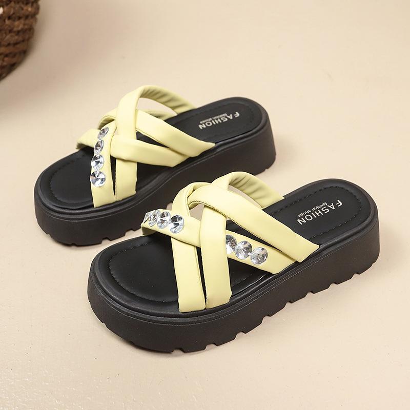 Kühlende Hausschuhe mit dickem Boden für Damen-Oberbekleidung Sommer neue Mode vielseitig hochwertiges Gefühl Strass Ein-Wort-Slipper