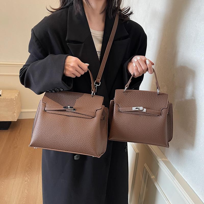 

Премиальная женская большая сумка 2025 популярная новая трендовая модная портативная большая вместительная сумка через плечо универсальная сумка-мессенджер Large 28 * 11 * 22