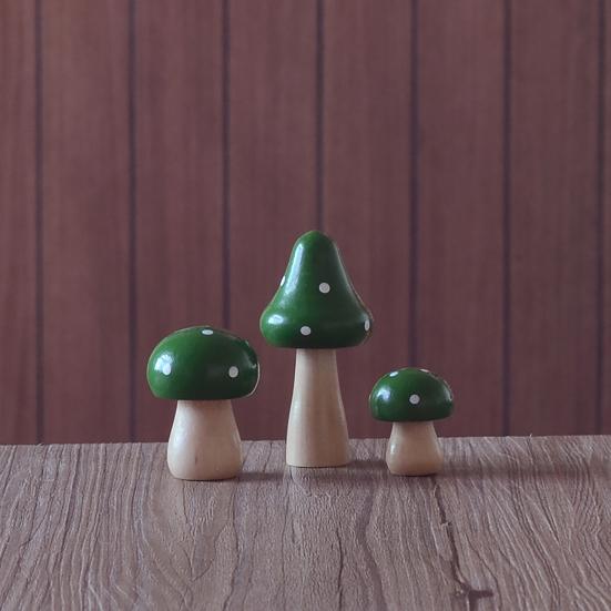 3Pcs/Set Miniatures Wooden Painting Mushroom Ornaments Crafts Kids Gift for Desk Decoration