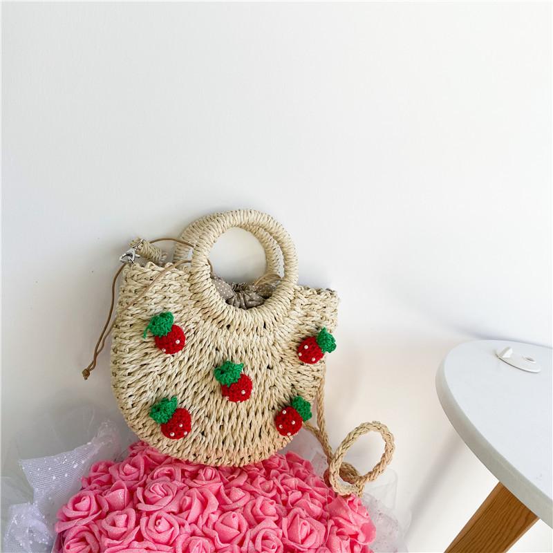 Trendy Kids Straw Woven Handbag With Strawberry Design Perfect For Everyday Use земляничный