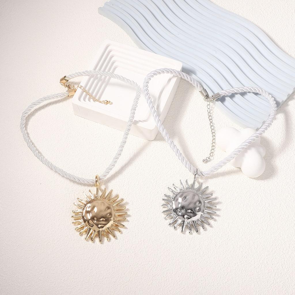 Beach Vacation Style Light Luxury Fashion Alloy Exaggerated Sunflower Pendant Necklace Stud Earrings, Bohemian Style