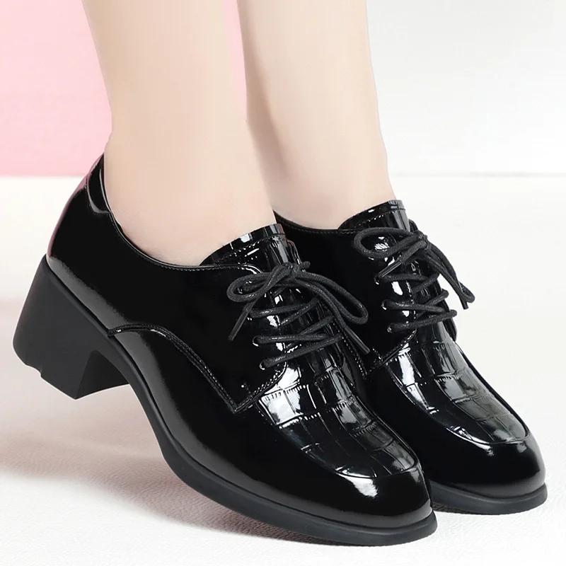 

4 см Винтажные туфли на шнуровке в британском стиле, из яркой кожи, женские оксфорды, осень 2025, туфли на среднем блочном каблуке, черные для офиса, танцев, мамы 39