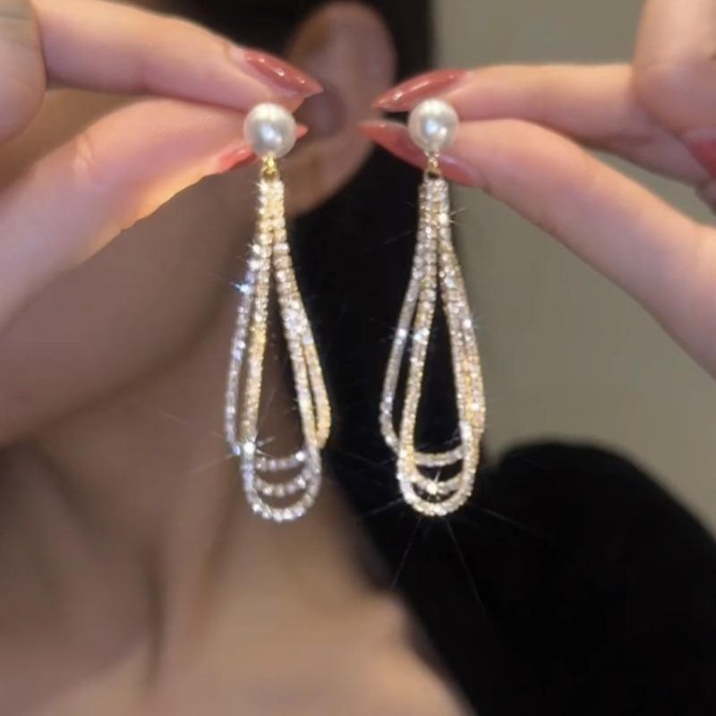 Tide Metal Fringed Earrings, High-end Temperament, Long Stud Earrings, Women's Exaggerated Earrings.