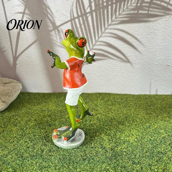 Garden Frog Decoration Cute Football Goalkeeper Figurine, Sports Theme Resin Statue, Funny Small Animal Figurine Novelty Desktop Ornament for