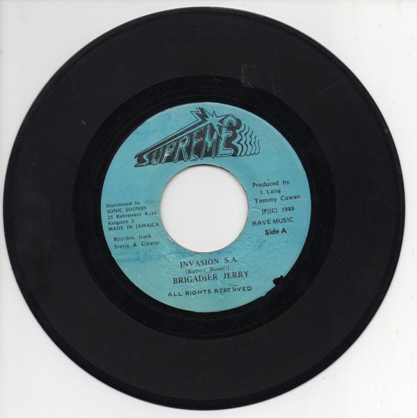 

7inch Record BRIGADIER JERRY Invasion S.A. NONE Supreme 1988 Jamaica Reggae Ska Dub Used