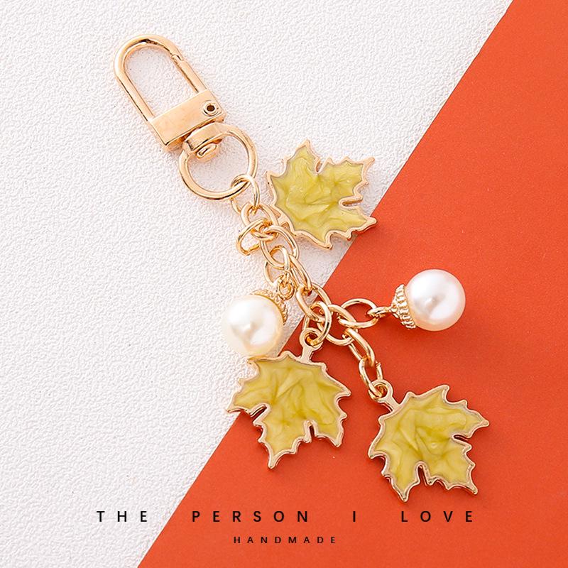 Handmade Maple Leaf Drip Oil Keychain Pendant – Perfect Gift for Bestie or Couple