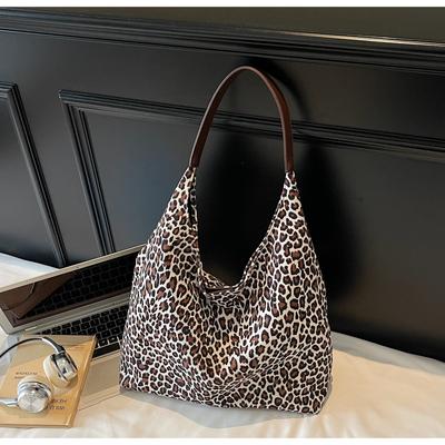 Nova bolsa de ombro/axila grande capacidade com design personalizado de estampa de leopardo, simples e fashion para outono e inverno