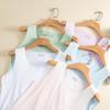 Gilet sans coutures en soie glacée pour femme, fin et respirant, idéal pour l'été. Ce haut polyvalent et tendance est parfait pour accompagner vos vêtements et accessoires.