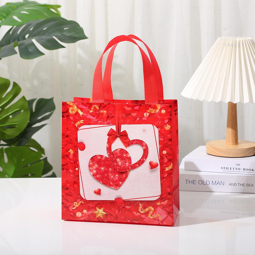 12 Pieces/set, 4 Patterns, 3 Each, Valentine's Day Gift Bag, Non-woven Fabric, Beautiful Love Gift Bag, Foldable, Portable Gift Bag