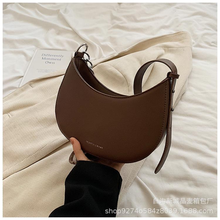 

Retro saddle bag 2025 new niche design fashionable casual shoulder bag trendy commuter messenger bag