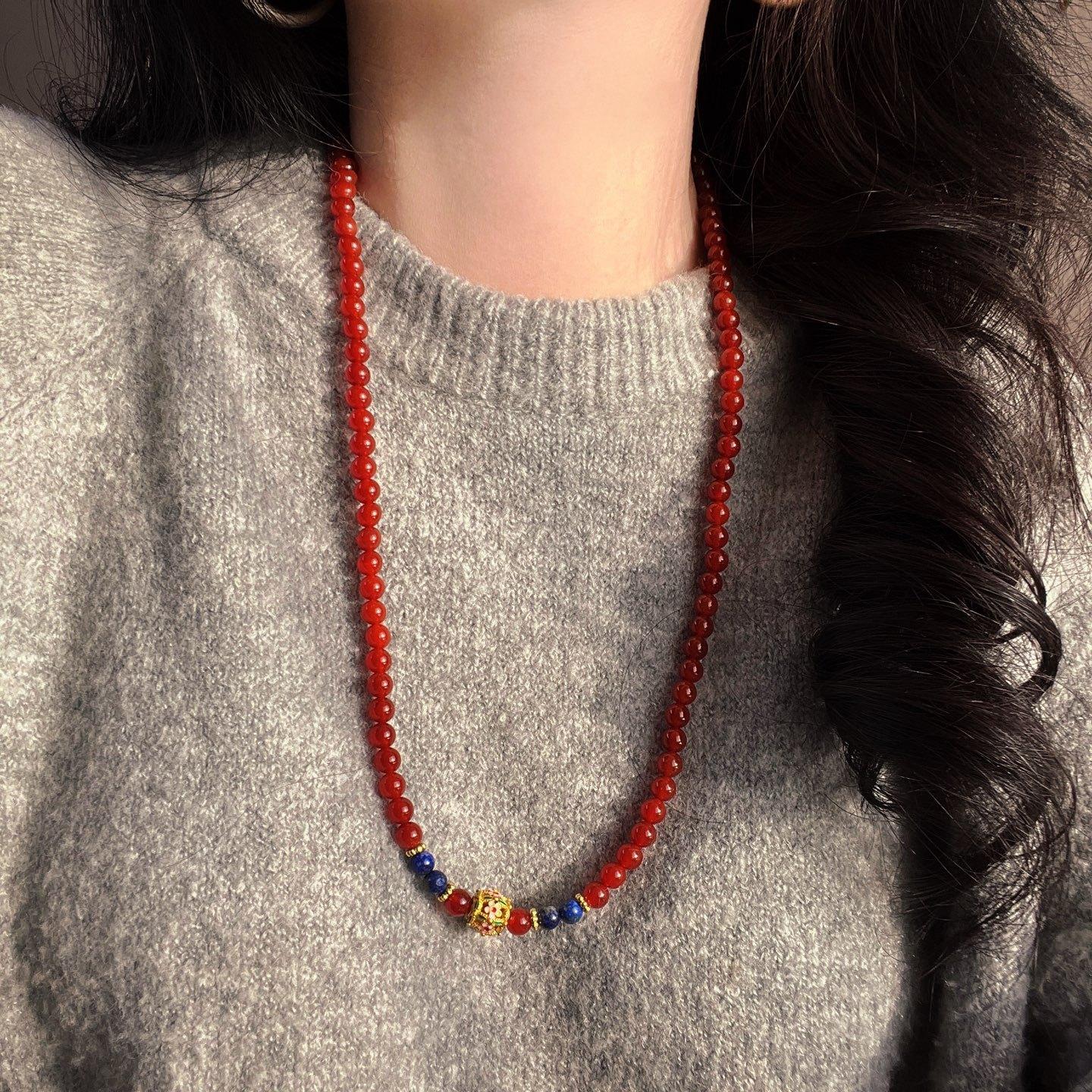 

Vintage High Quality 7A Pigeon Blood Red Chalcedony Design Sense Sweater Chain Necklace Collarbone Chain Female