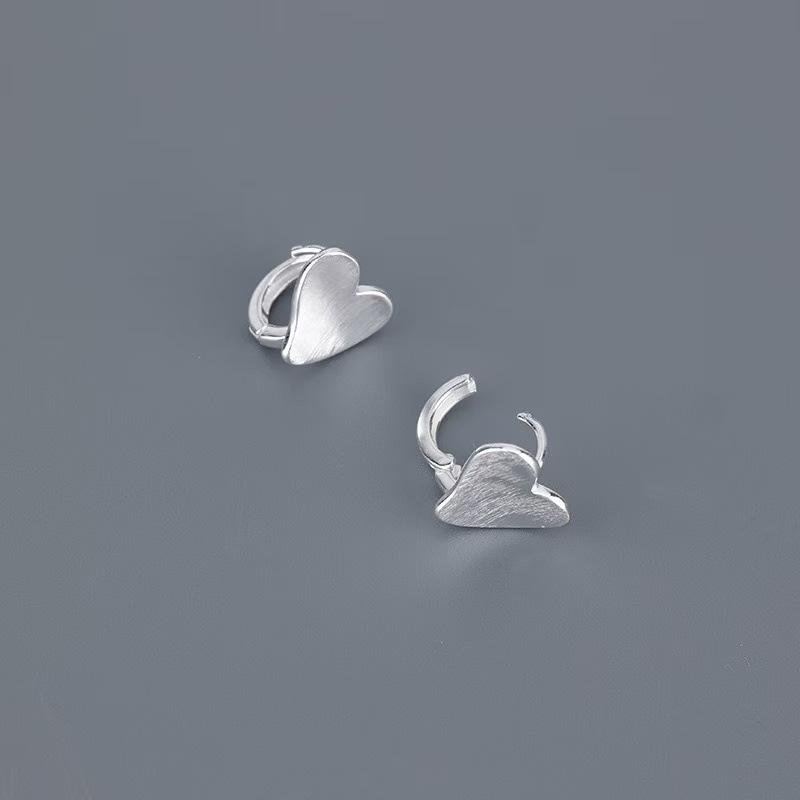 

Chic Gold Brushed Heart Earrings - Simple, Versatile, Luxurious Studs for Women
