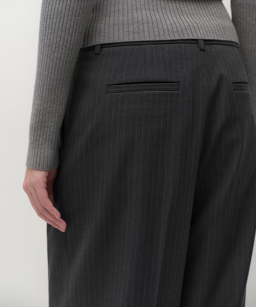 MUSINSA STANDARD WOMAN Women'S Pinstripe Deep Tuck Wide Slacks [Gray]