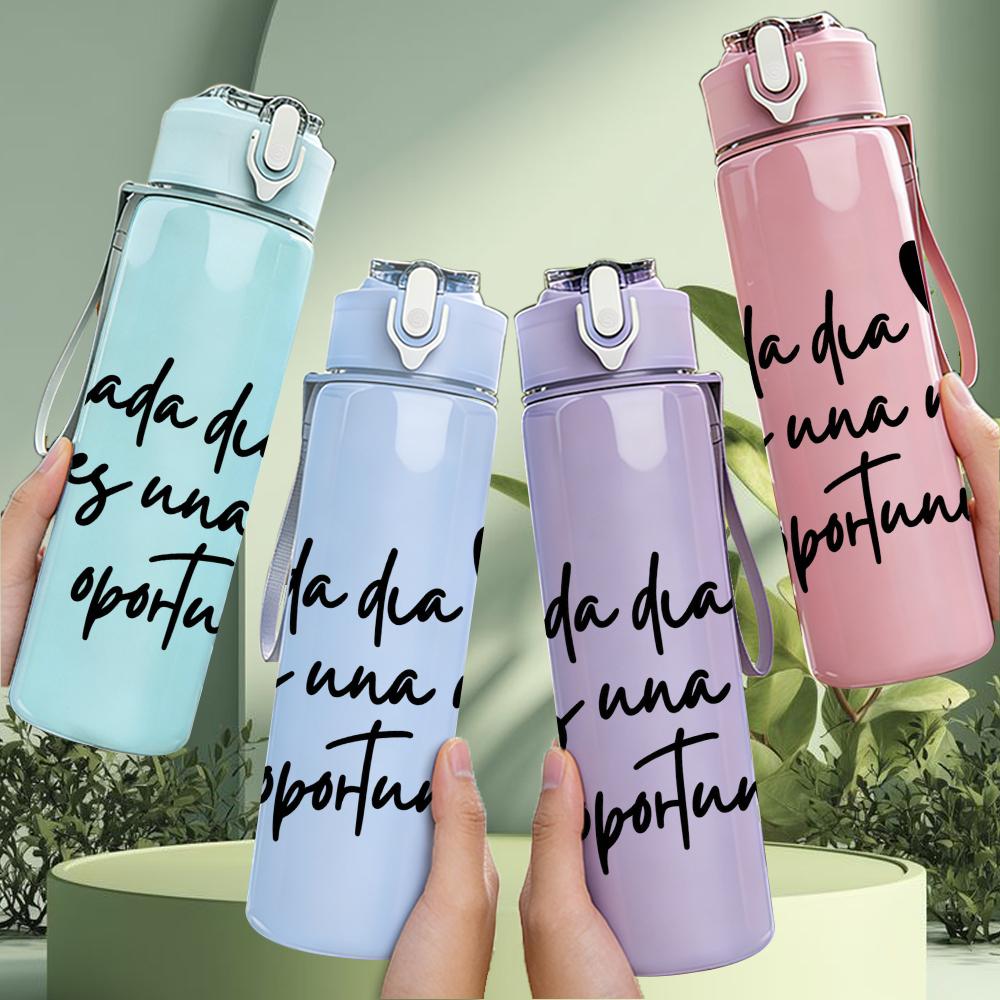 1PC Spanish Cursive Heart Quote 750ml Color Plastic Sports Water Bottle Leakproof Flip Straw Lid Suitable for Sports Office Home Use