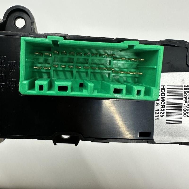 Automotive Accessories Ventilated Heating Button Electronic Handbrake Switch Button for 2013-2016 Indicator Switch