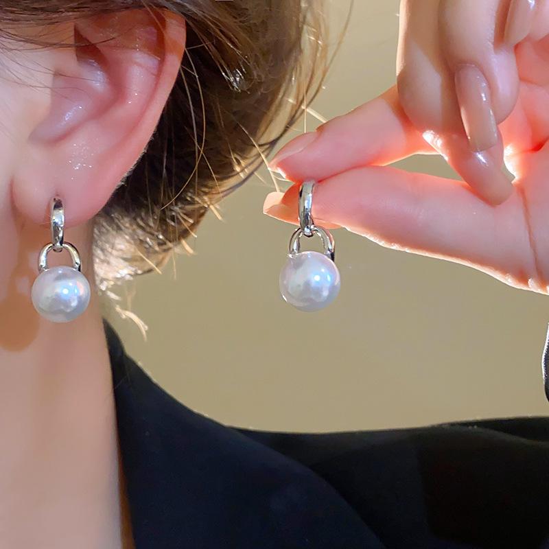French Vintage Zircon Pearl Earrings - Elegant Retro Studs