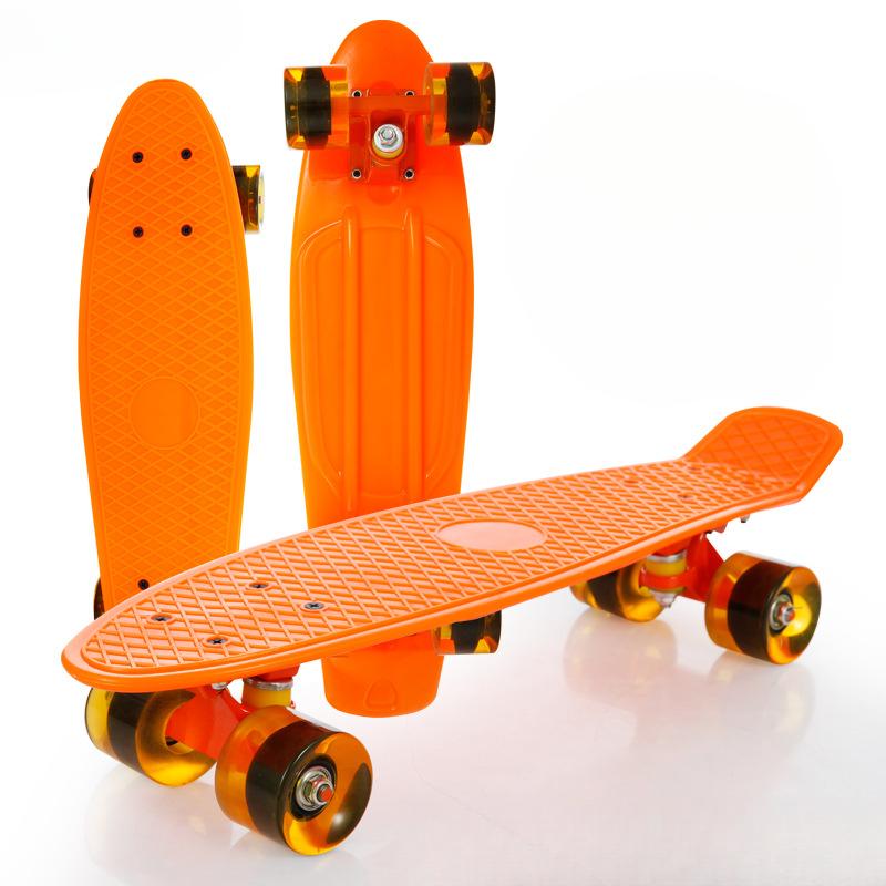 Neu Kunststoff Vier-Rad Fisch Skateboard Blinkende Rad Straße Einzigen Verzogen Skateboard