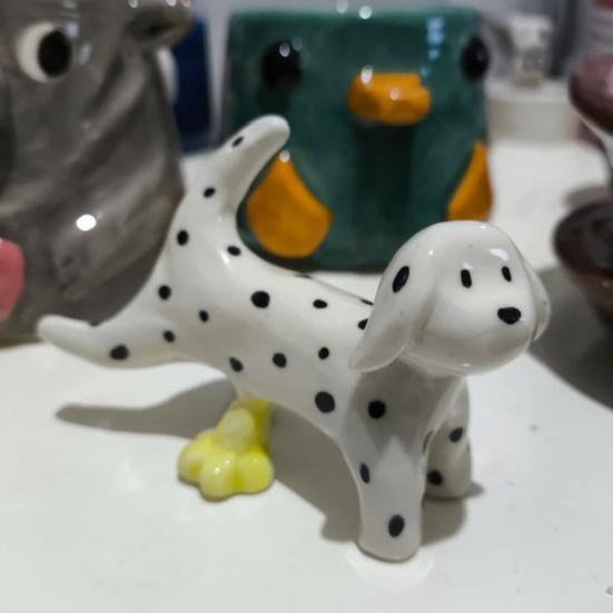 Kutya Pisilő Figurája Vicces Művészi Kutya Vizelés Szobor Dekoratív Asztali Dísz Könyvespolcokra Gyanta Udvar Kert Dekoráció