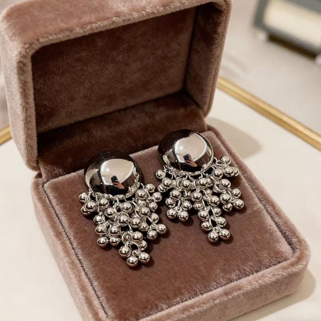 French Retro Metal Ball Tassel Beads Unique Young Women Luxury High-end Ball Earrings