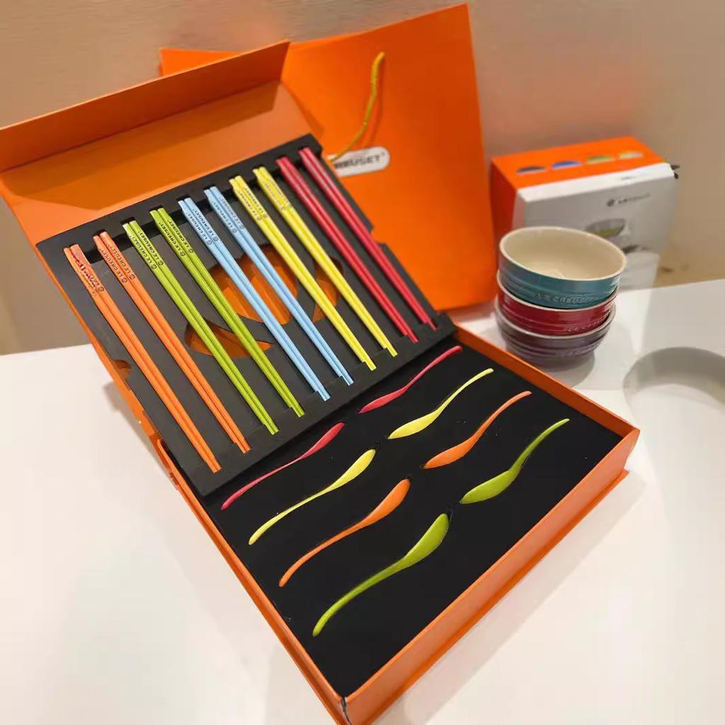 Beliebtes französisches Le Creuset Regenbogen Keramik Essstäbchen Gesundes Essgeschirr Set Box Lebhaftes Geschirr Haushalt Küche Esszimmer Zubehör Geschenk
