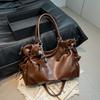 Autumn 2025 Retro Women's Large-Capacity Tote: Light Luxury Single-Shoulder Handbag