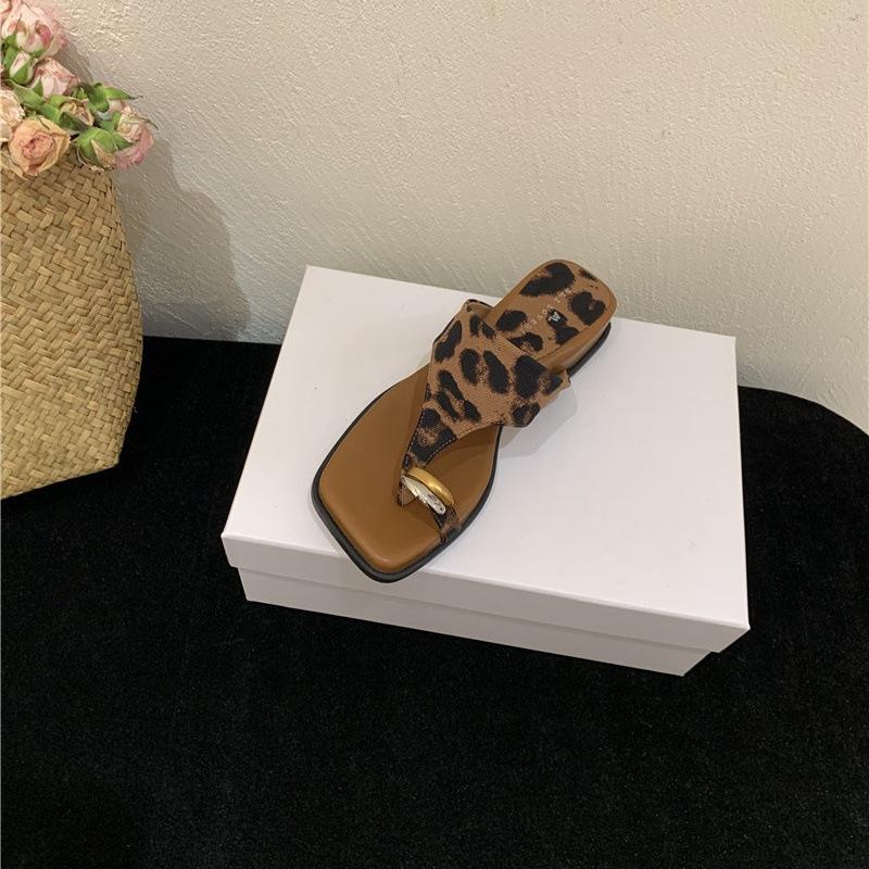 Wedge Heel Metal Set Toe Slippers Women's Summer Wear 2025 New Vacation Beach Shoes Korean Version Popular Leopard Print Cool Slippers