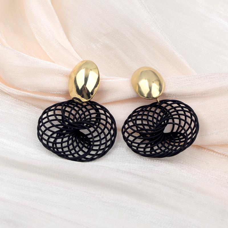 Retro Twist Weaving Hollow Mesh Dangle Earrings for Women Golden Metal Beans Shape Drop Earrings Geometry Round Color Jewelry