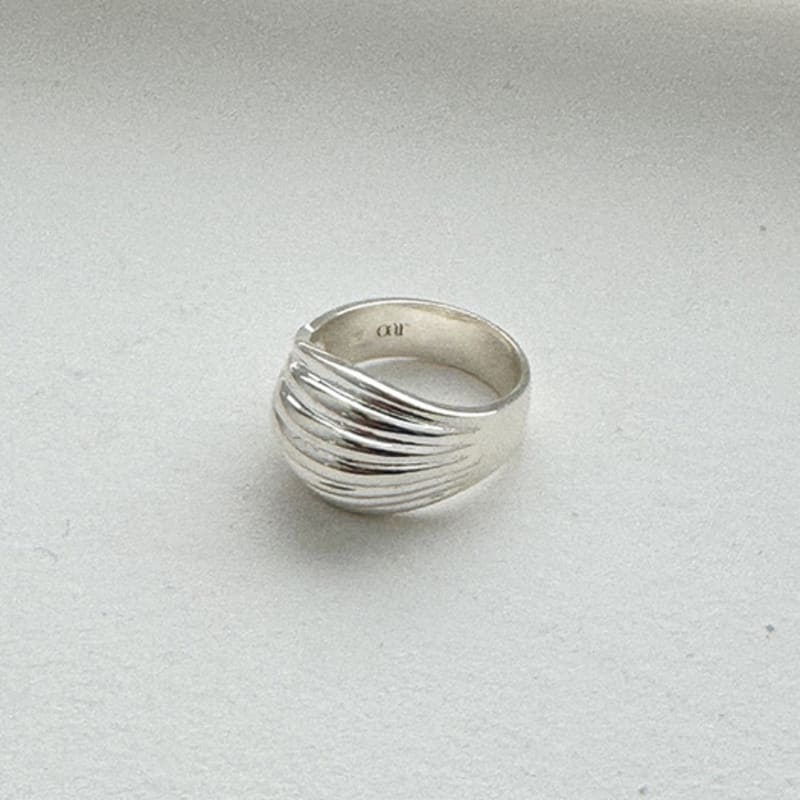 Oar Volume Shell Ring