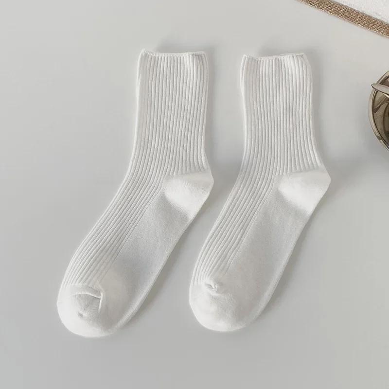 Damen Mid-Tube Einfarbige Socken - Schwarz & Weiß, Koreanischer Stil, All-Match, Trendig für Frühling und Herbst Sport.