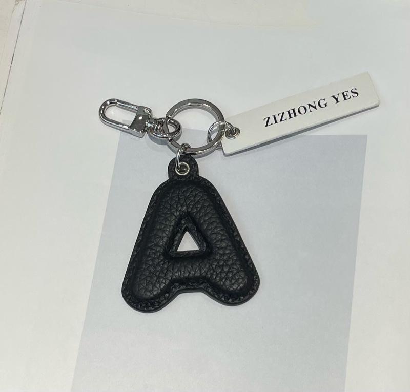 Stilvoller Schlüsselanhänger-Anhänger mit Buchstaben aus echtem Leder für Mädchen