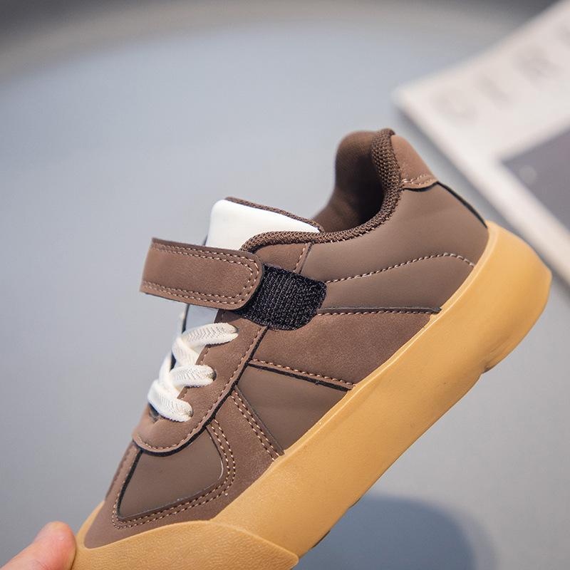 New Spring Sports Shoes for Boys and Girls, Outdoor Leisure, Versatile Velcro, Fashionable German Training Shoes