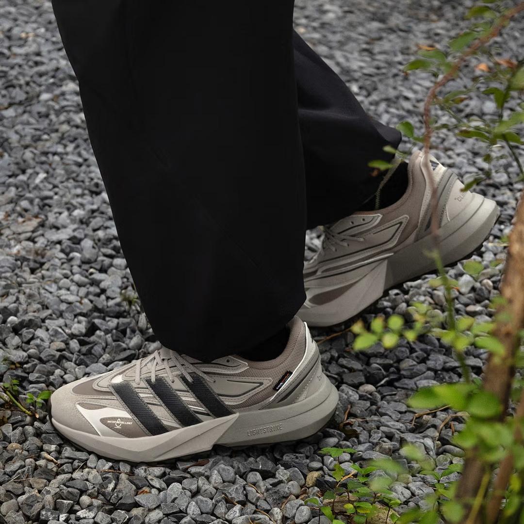 

Мужские беговые кроссовки Adidas Li Xian в том же стиле LIGHTBLAZE ATR со стабильной амортизацией JP7774 39 коричневый